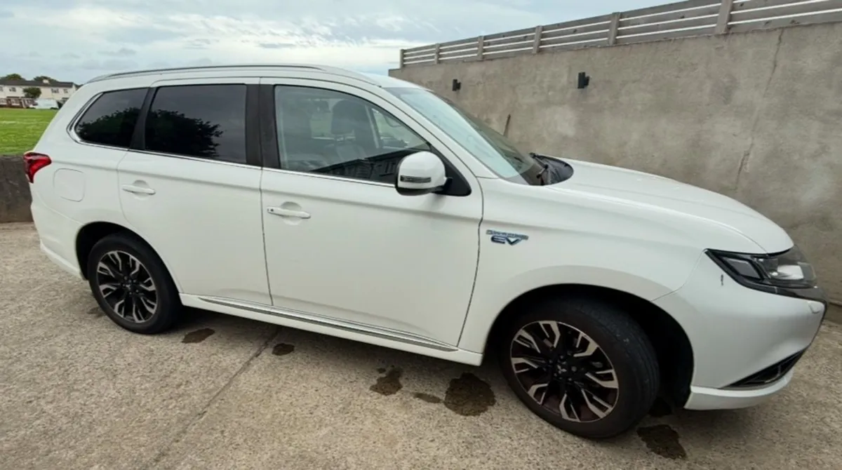 Mitsubishi Outlander 2017 for sale - Image 1
