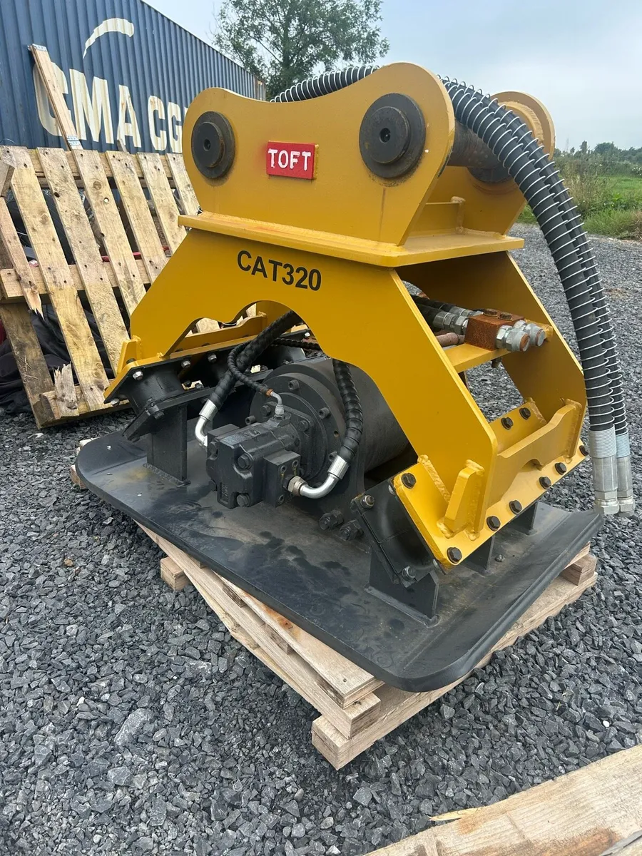 New Toft cat 320 whacker plate for 20-30t digger - Image 1