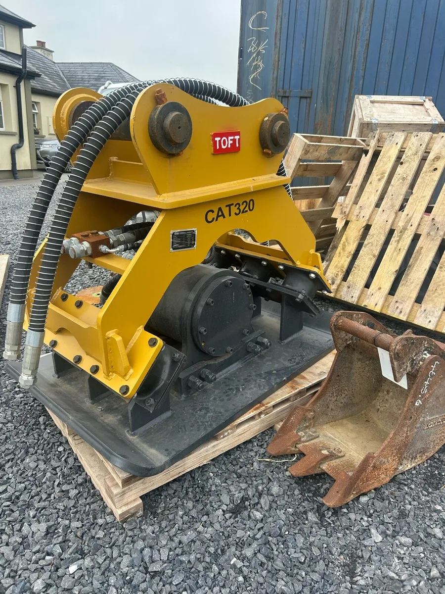 New Toft cat 320 whacker plate for 20-30t digger - Image 2