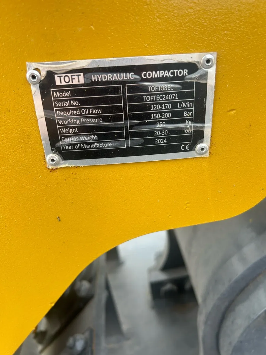 New Toft cat 320 whacker plate for 20-30t digger - Image 3