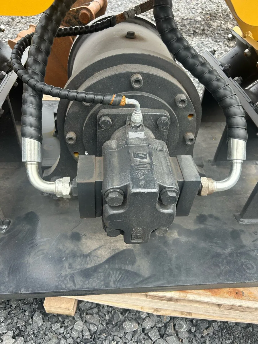 New Toft cat 320 whacker plate for 20-30t digger - Image 4