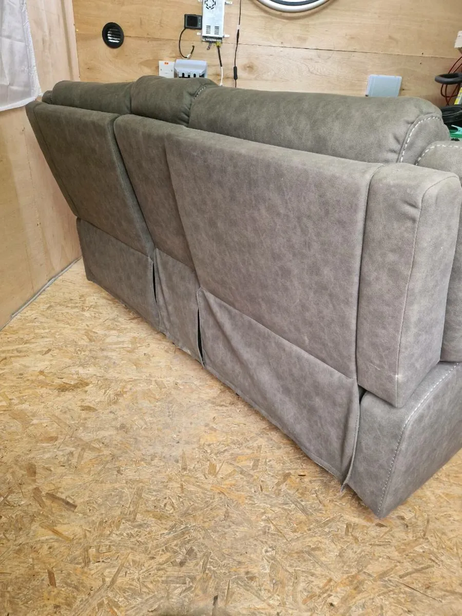 2 seater recliner with centre console - Image 4