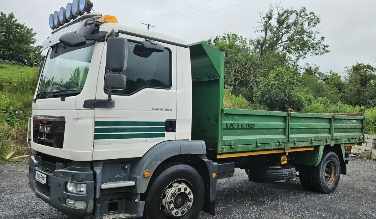 2011 MAN 18.290 18T Tipper - Image 1