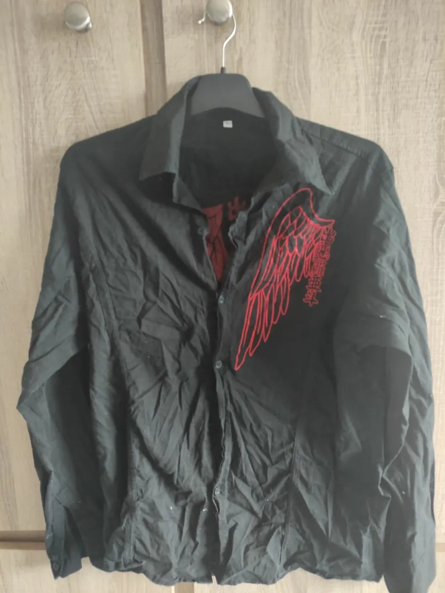 Black shirt with wings print fits size  s and med - Image 2