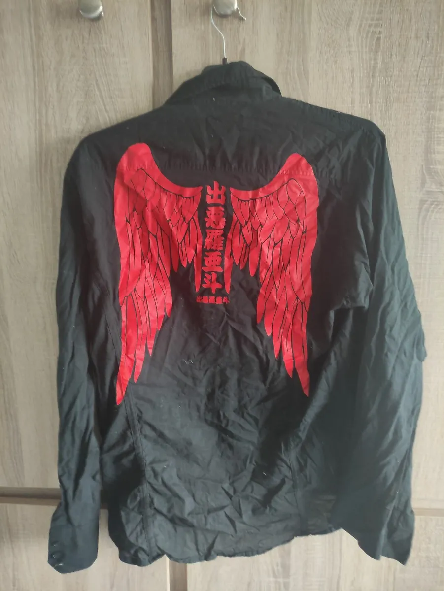 Black shirt with wings print fits size  s and med - Image 1