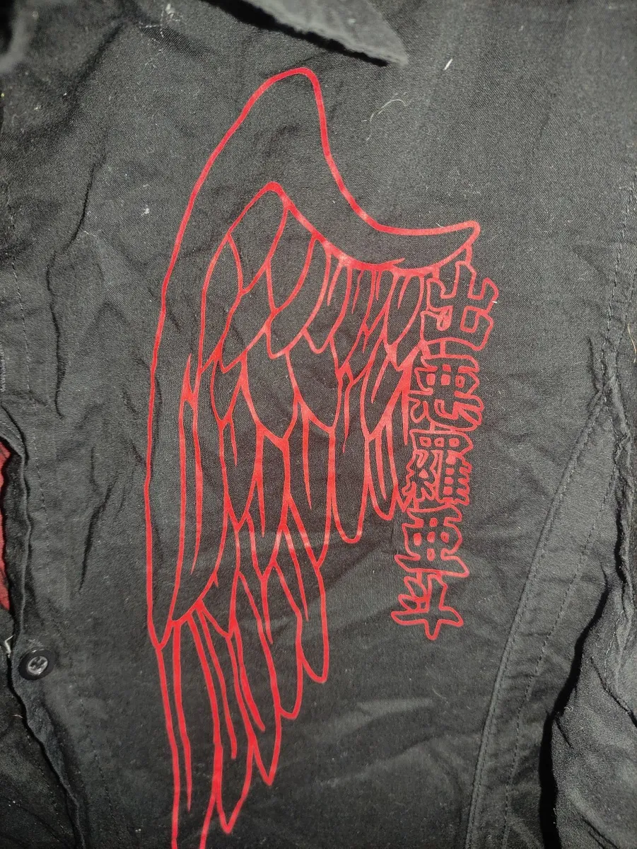 Black shirt with wings print fits size  s and med - Image 3