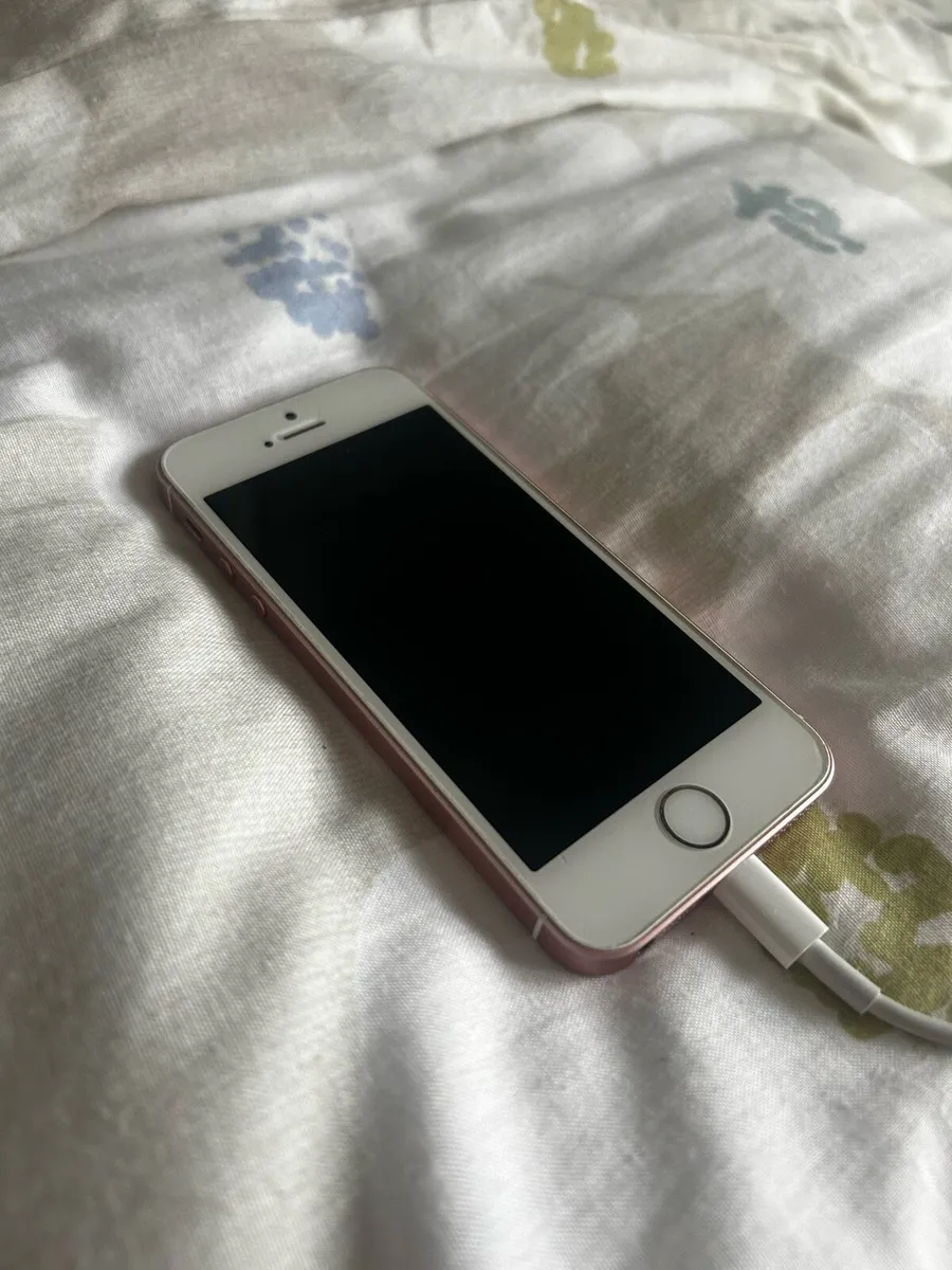 iPhone SE Pink - Image 2
