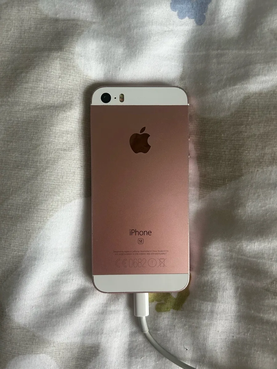 iPhone SE Pink - Image 3
