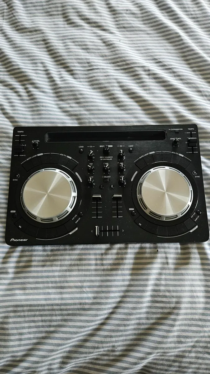 Pioneer DJ DDJ-WeGO3 Controller with Decksaver - Image 1
