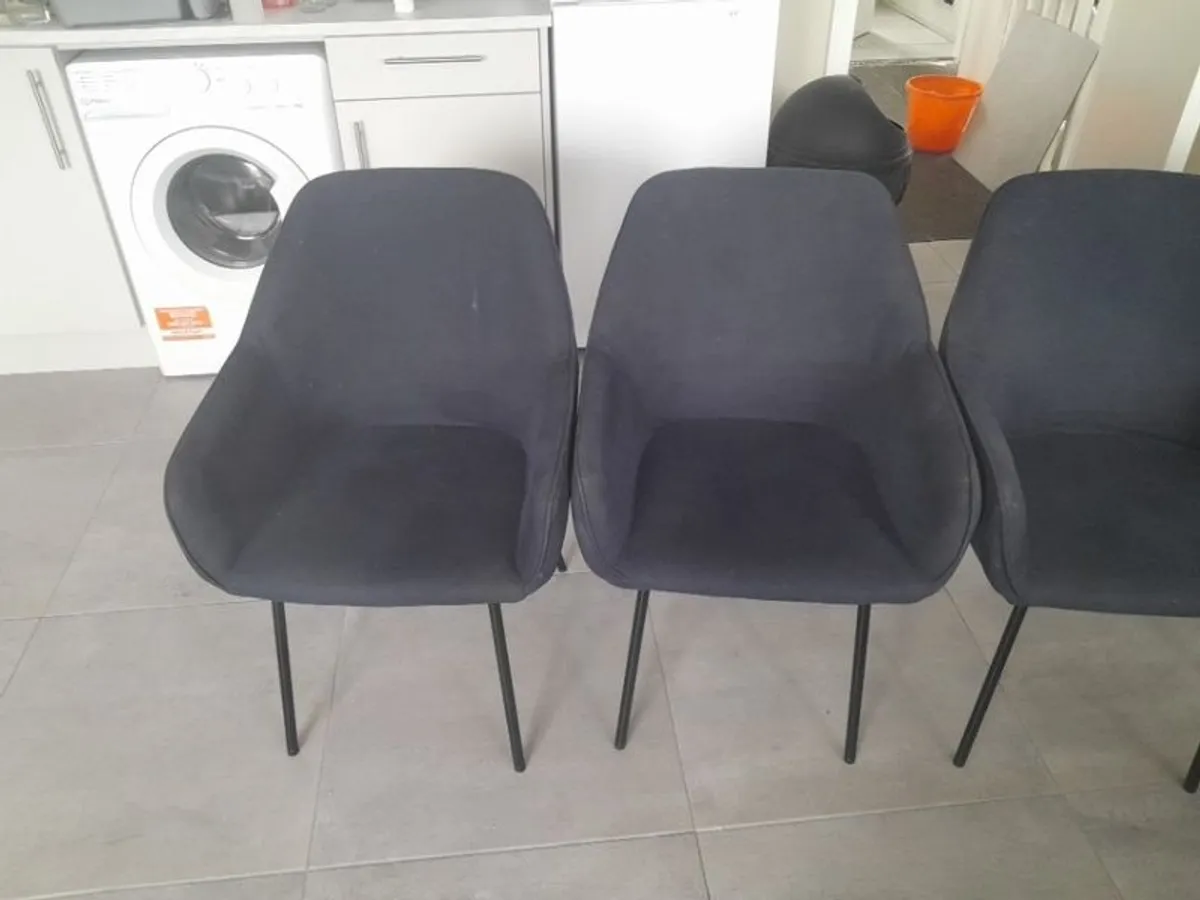 table - Image 1