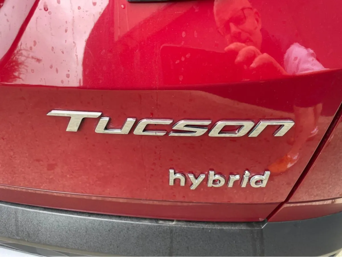 Hyundai Tucson 221 Executive Plus 2tone HEV Auto - Image 4