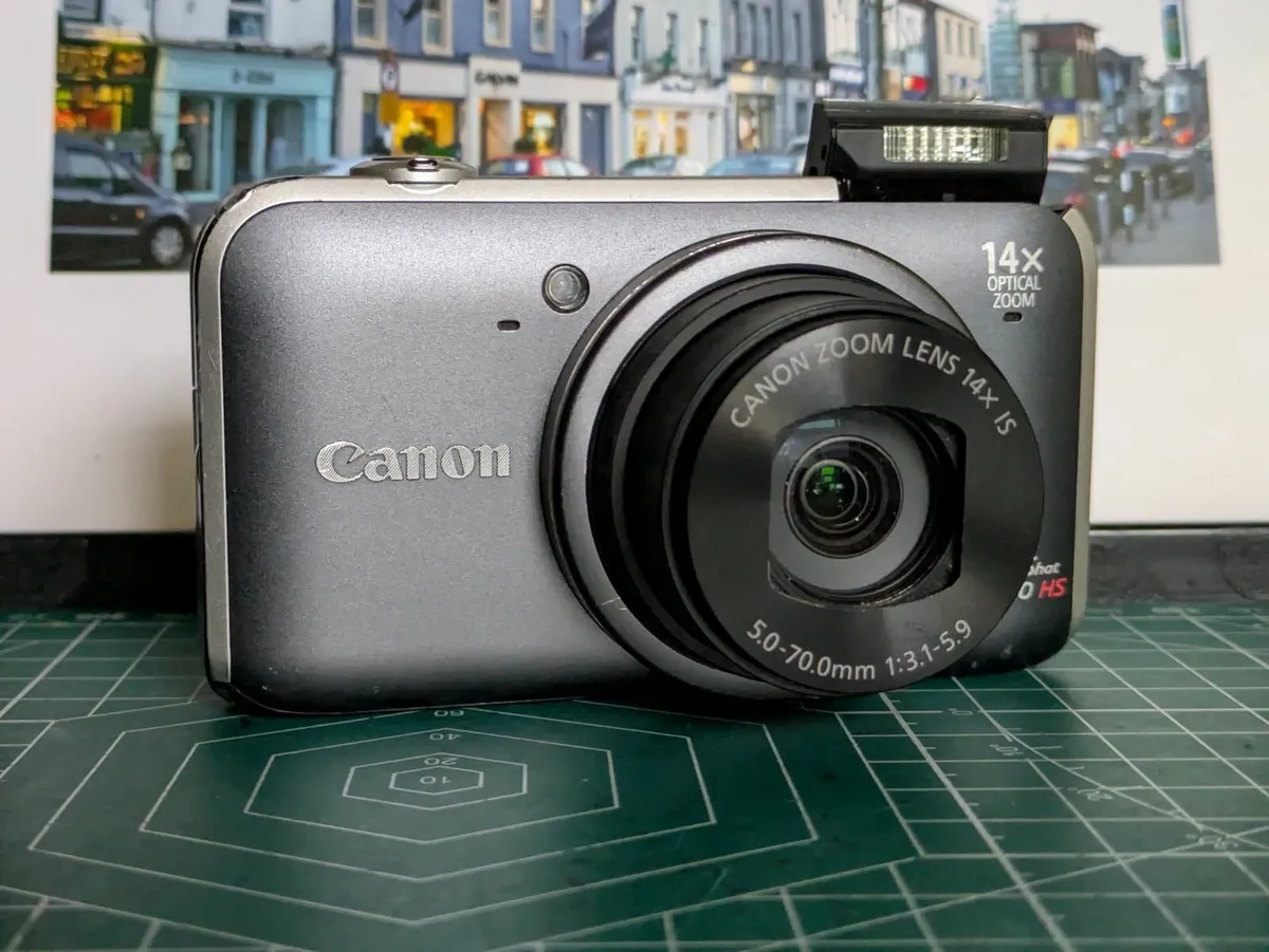 Canon PowerShot SX220 HS 12MP digital camera - Image 1