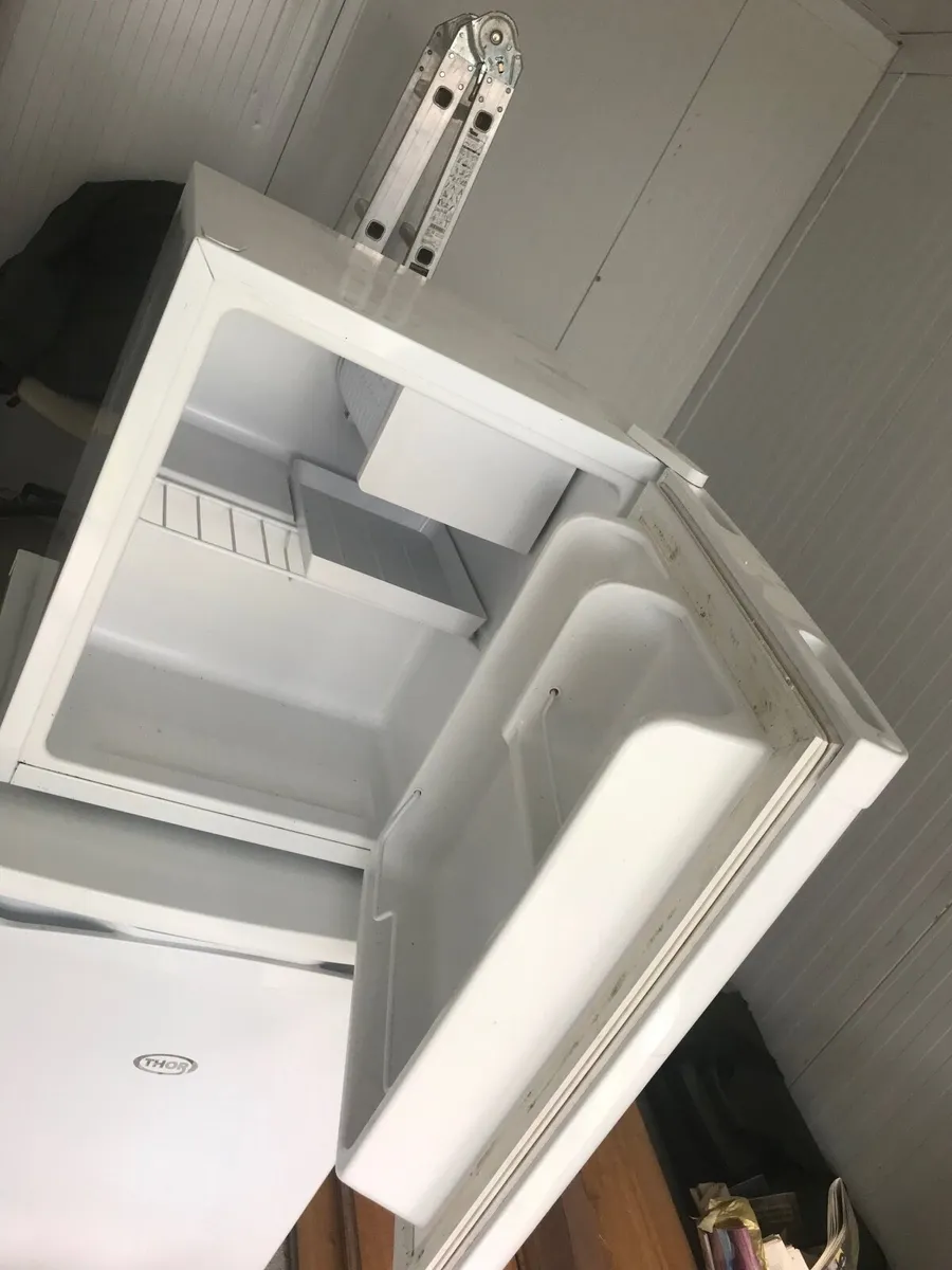 Mini fridge and a freezer - Image 4