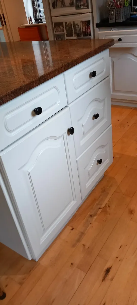 Kitchen Island with 4ft square granite top - Image 4