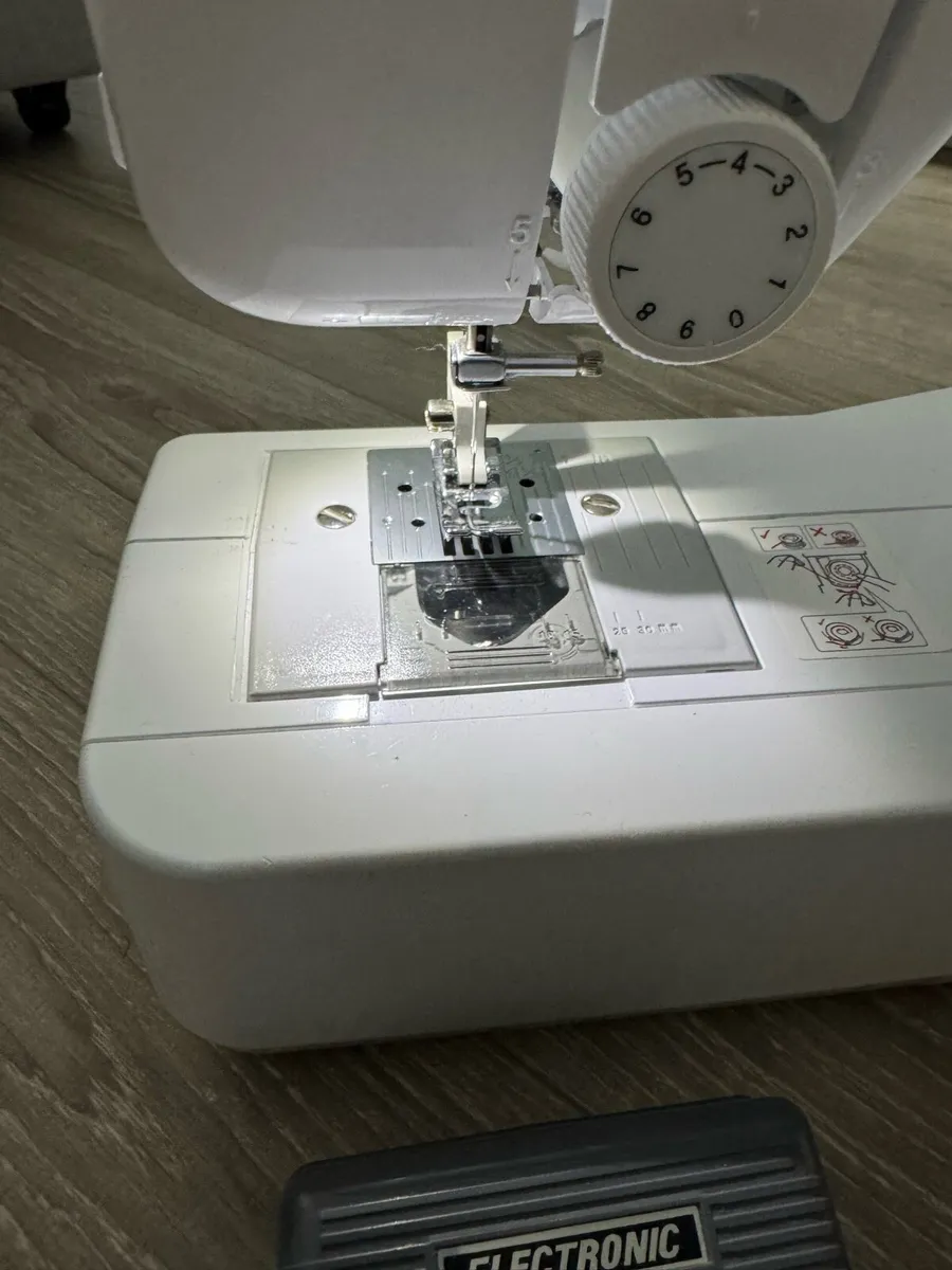 Brother sewing machine - Image 3