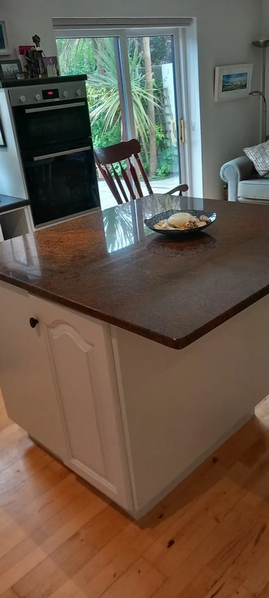 Kitchen Island with 4ft square granite top - Image 3