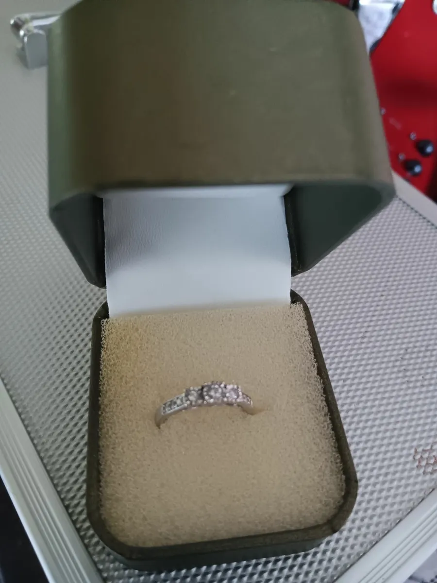 Gold ring - Image 1