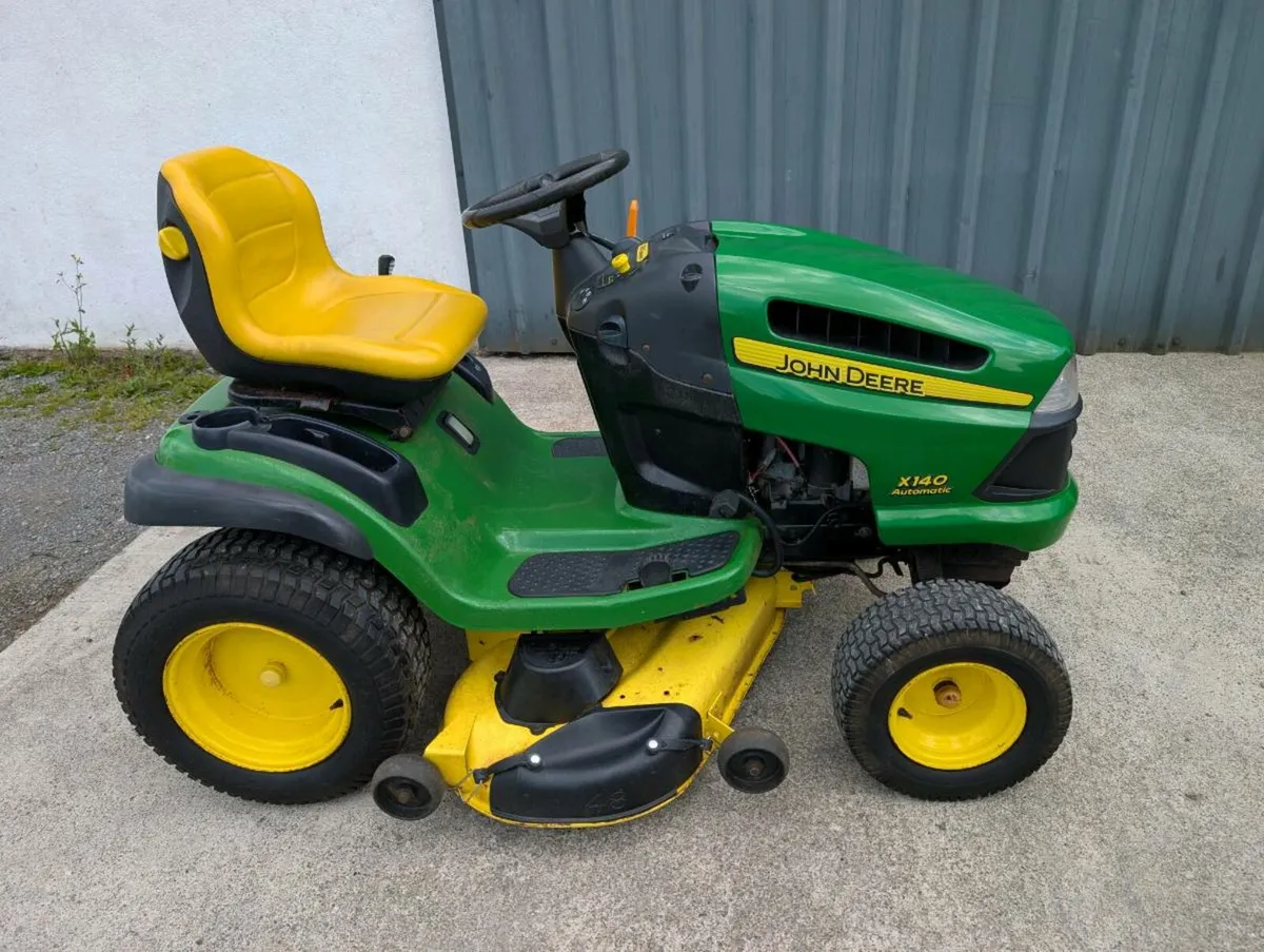 John Deere lawnmower - Image 1