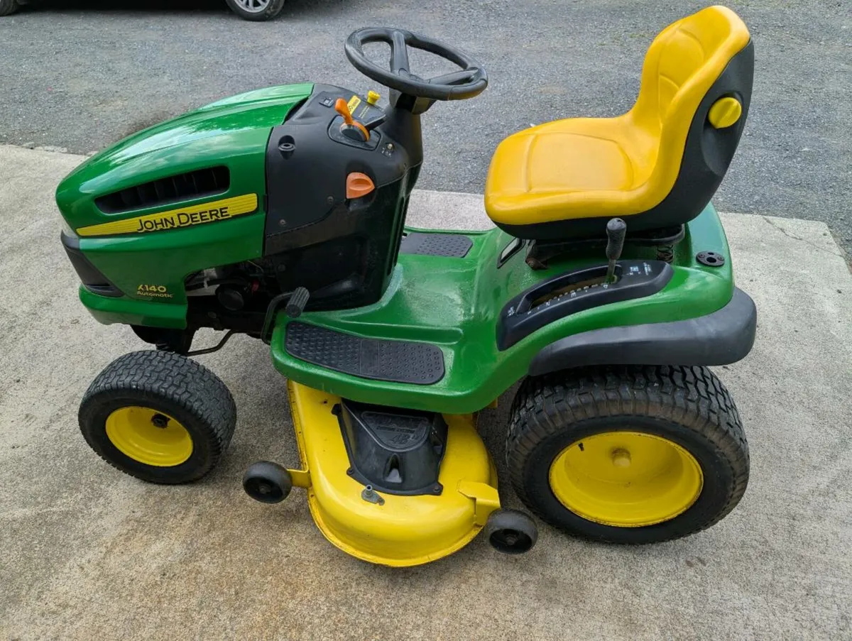John Deere lawnmower - Image 2