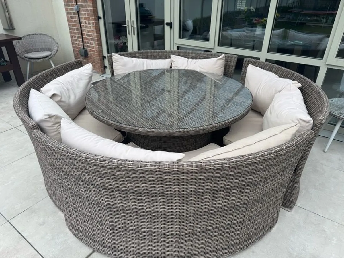 8 Seater Rattan Garden Dining Set - Image 3
