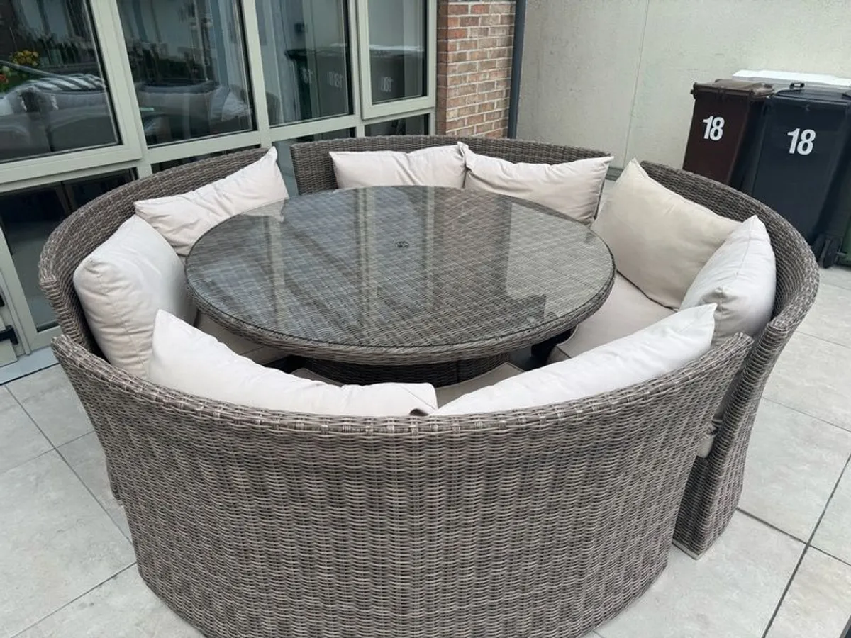 8 Seater Rattan Garden Dining Set - Image 4