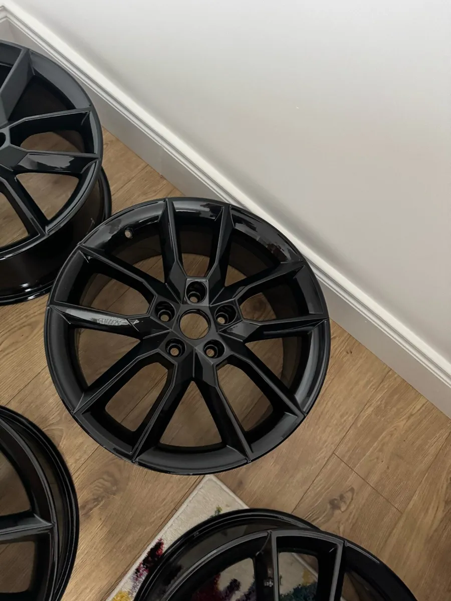 Skoda VRS 18” genuine alloys - Image 2