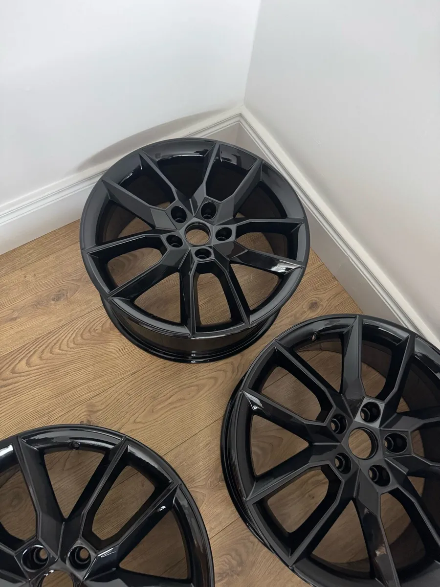 Skoda VRS 18” genuine alloys - Image 3
