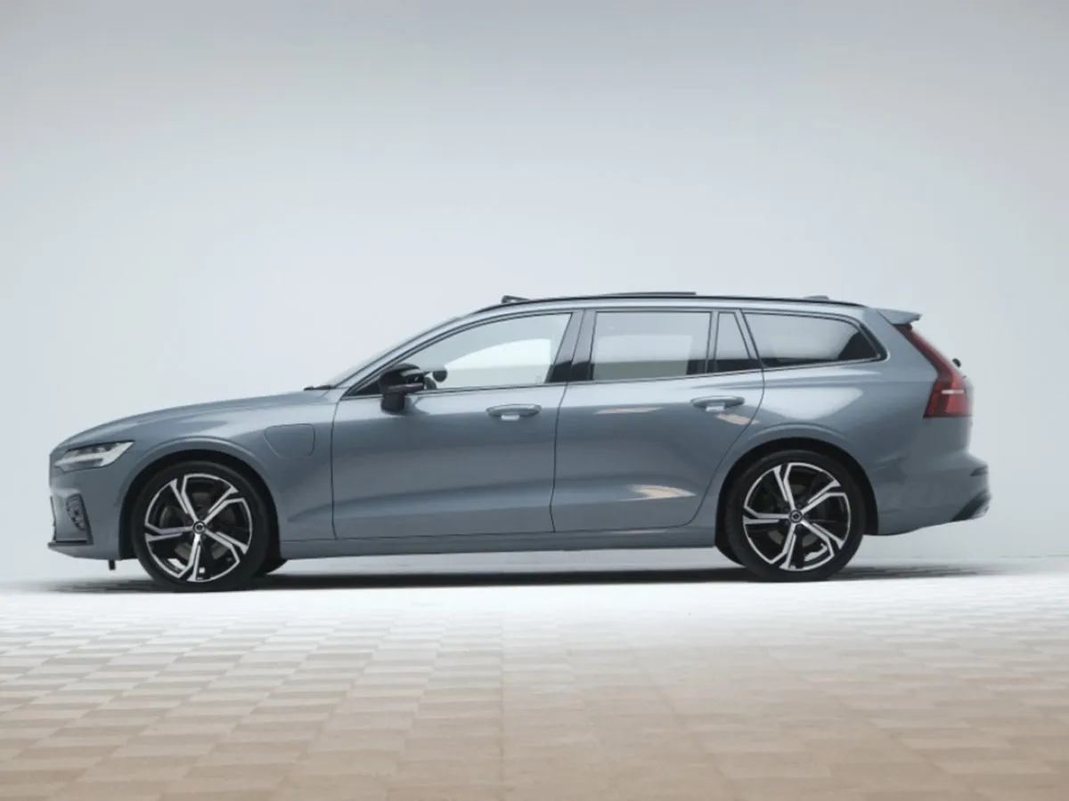 Volvo V60 Recharge T6 Ultimate  sunroof - Image 4