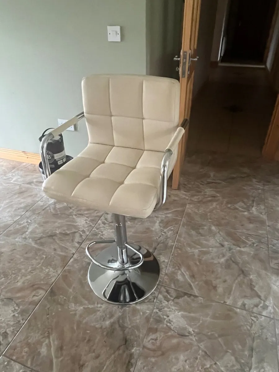 Bar stools - Image 1