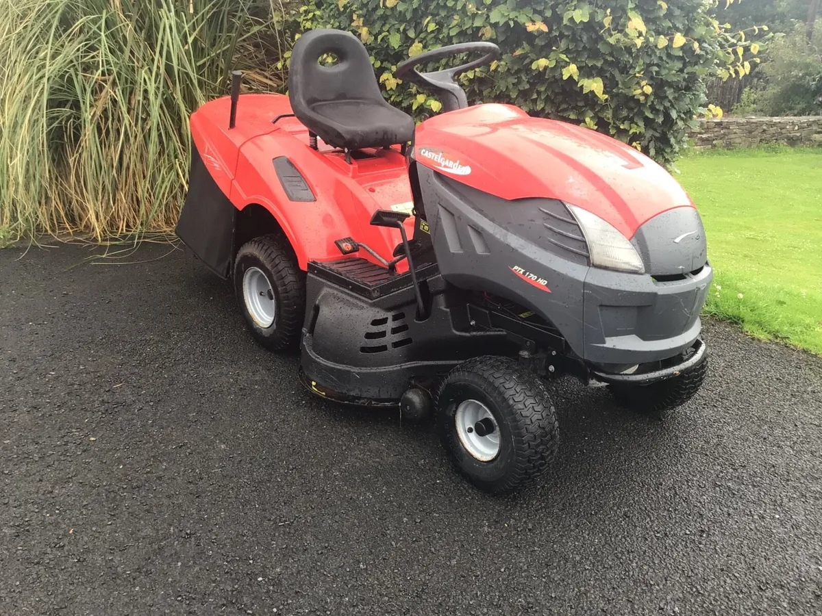 Castlegarden 16/5HP ride on lawnmower year 2016 - Image 1