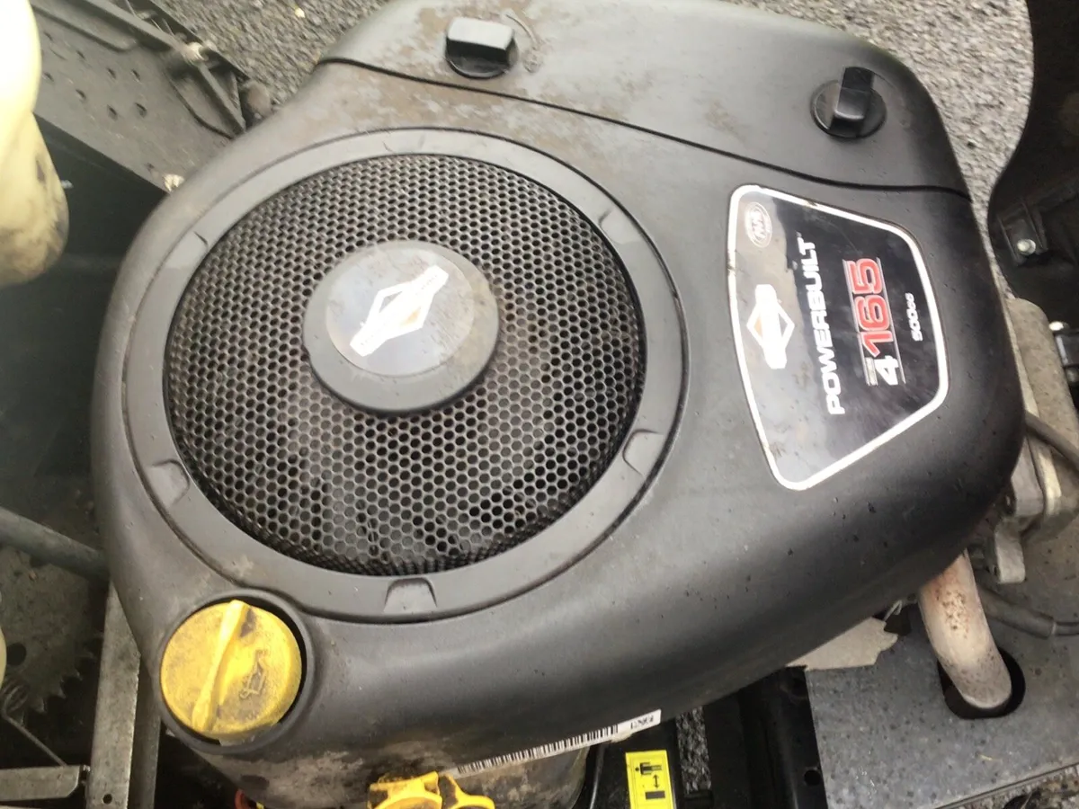 Castlegarden 16/5HP ride on lawnmower year 2016 - Image 4