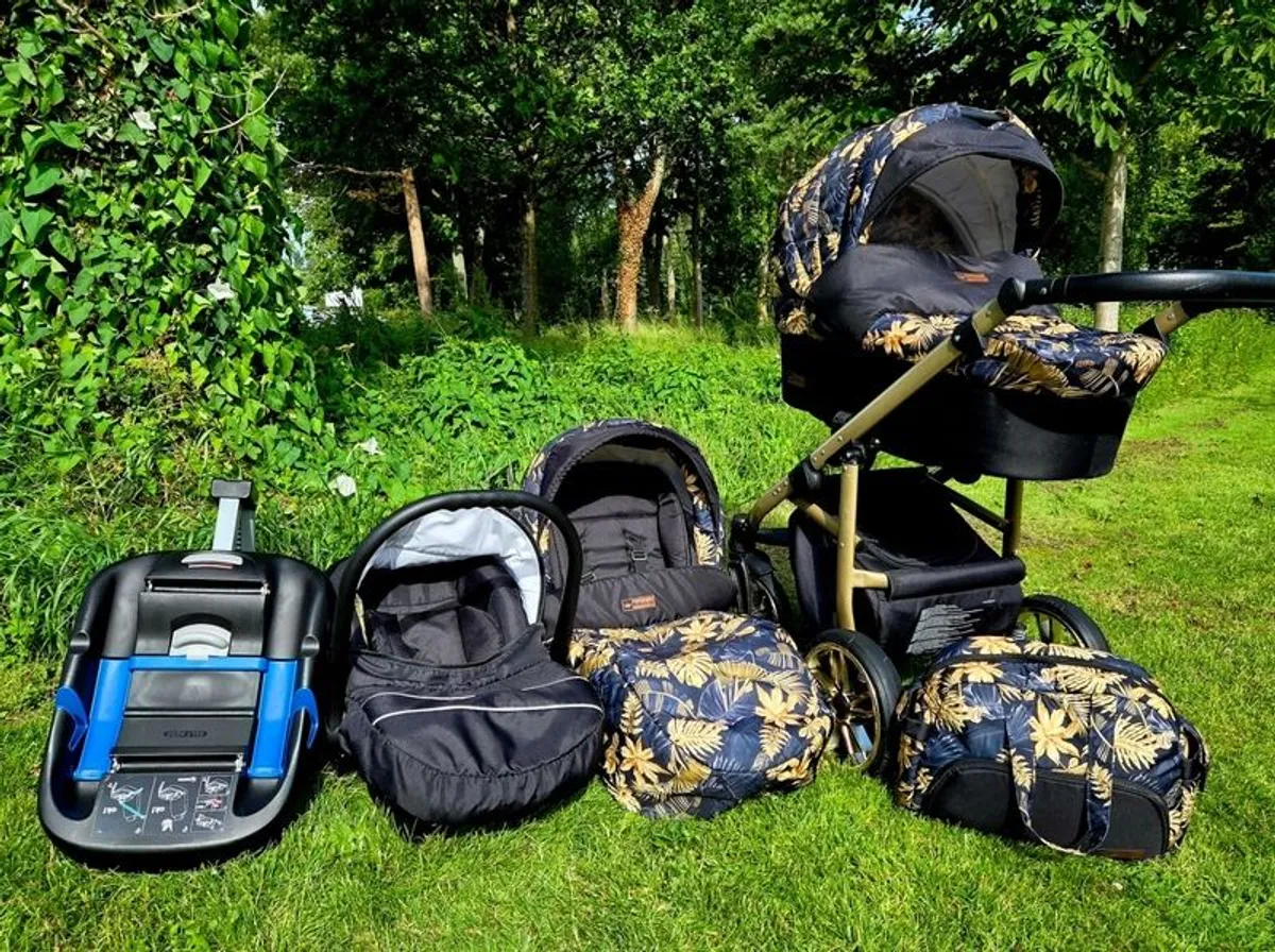 4 in 1 travel system - Image 1