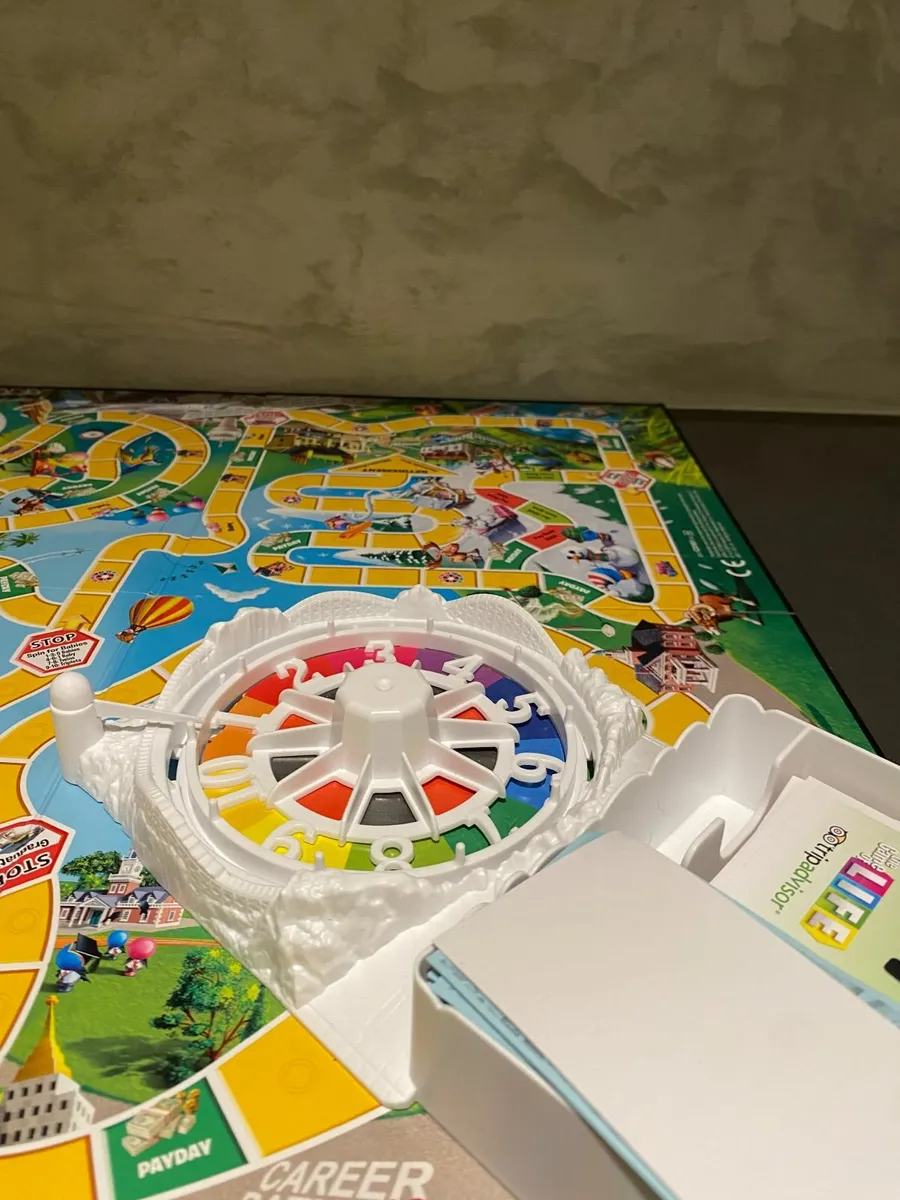 The Game Of Life Board Game - Image 4