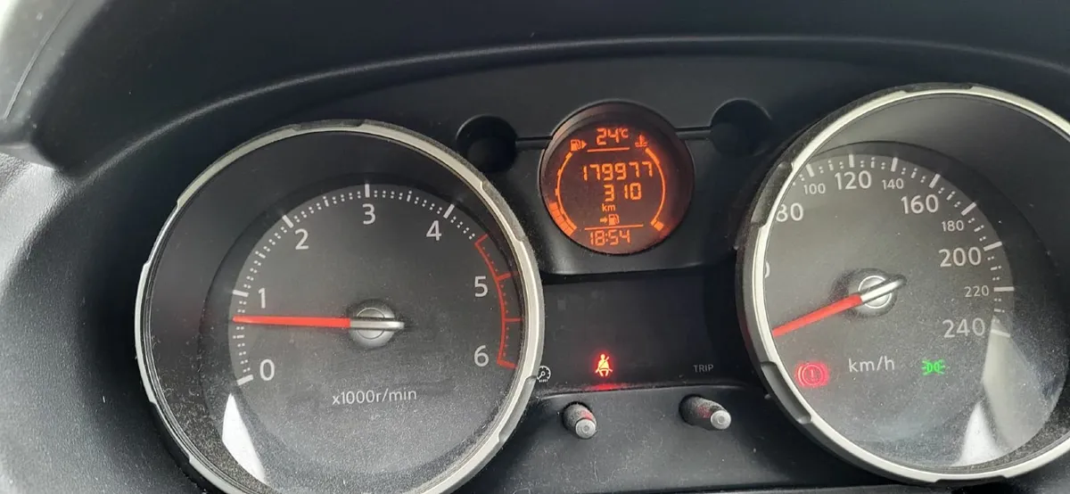 2011 Nissan Qashqai+2, 2.0l diesel (LOW MILEAGE) - Image 2