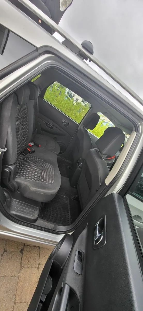 2011 Nissan Qashqai+2, 2.0l diesel (LOW MILEAGE) - Image 4
