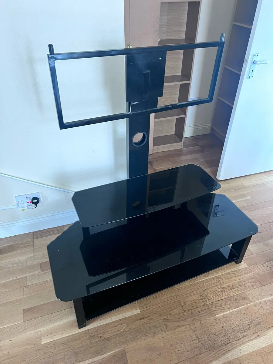 TV stand - Image 1