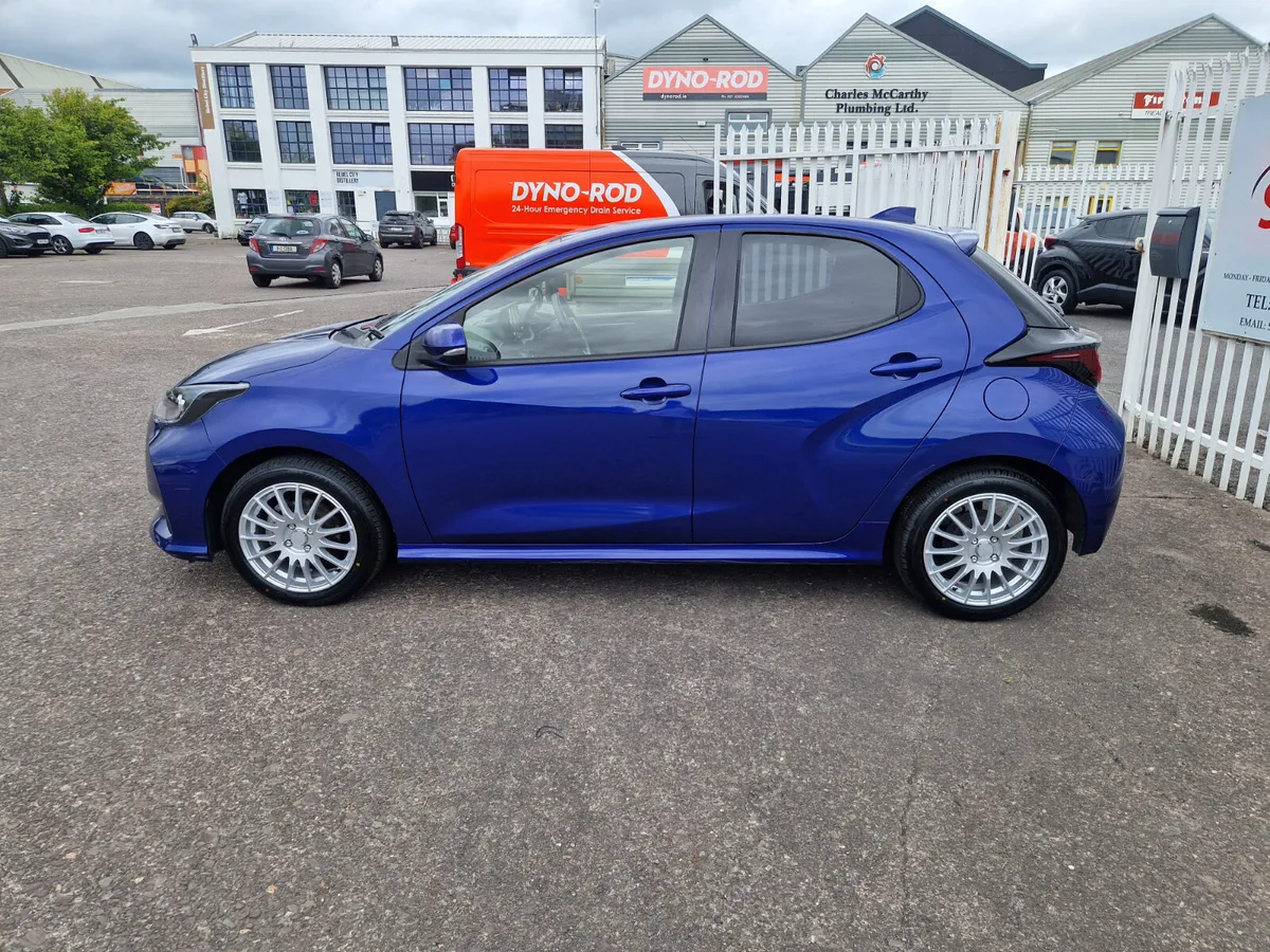 Toyota Yaris 1.5 Self Charging Hybrid Automatic - Image 4