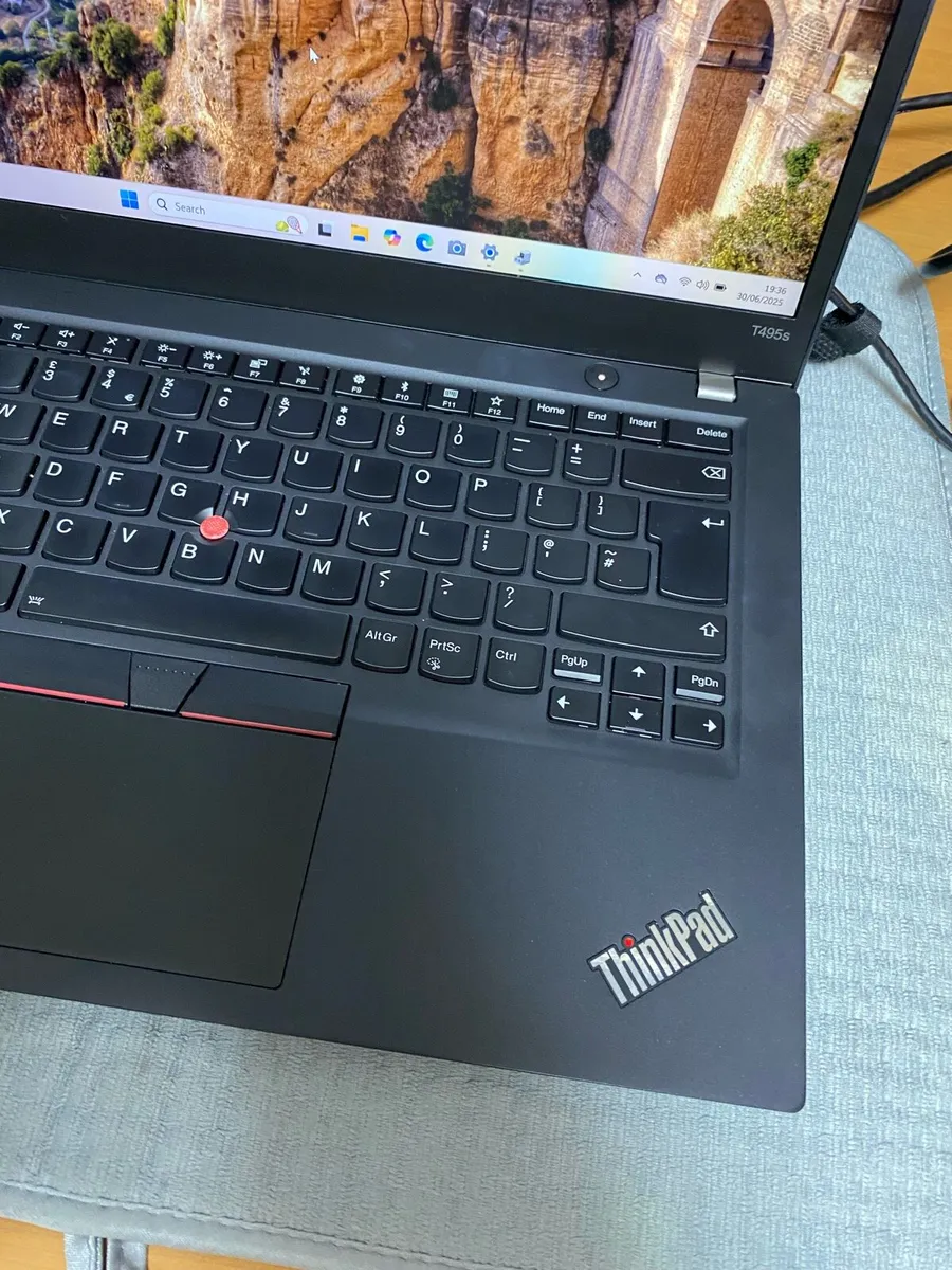 Lenovo Thinkpad Ryzen 5 pro 8-256 win 11 pro - Image 2