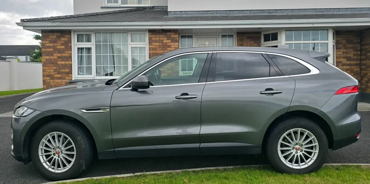 Jaguar F-Pace 2016 - Image 1