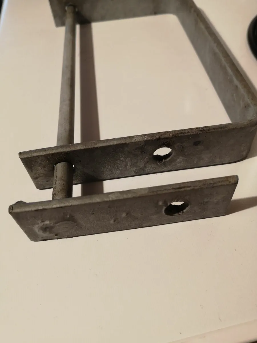 Galvanised Heating oil tank security bracket - Image 2