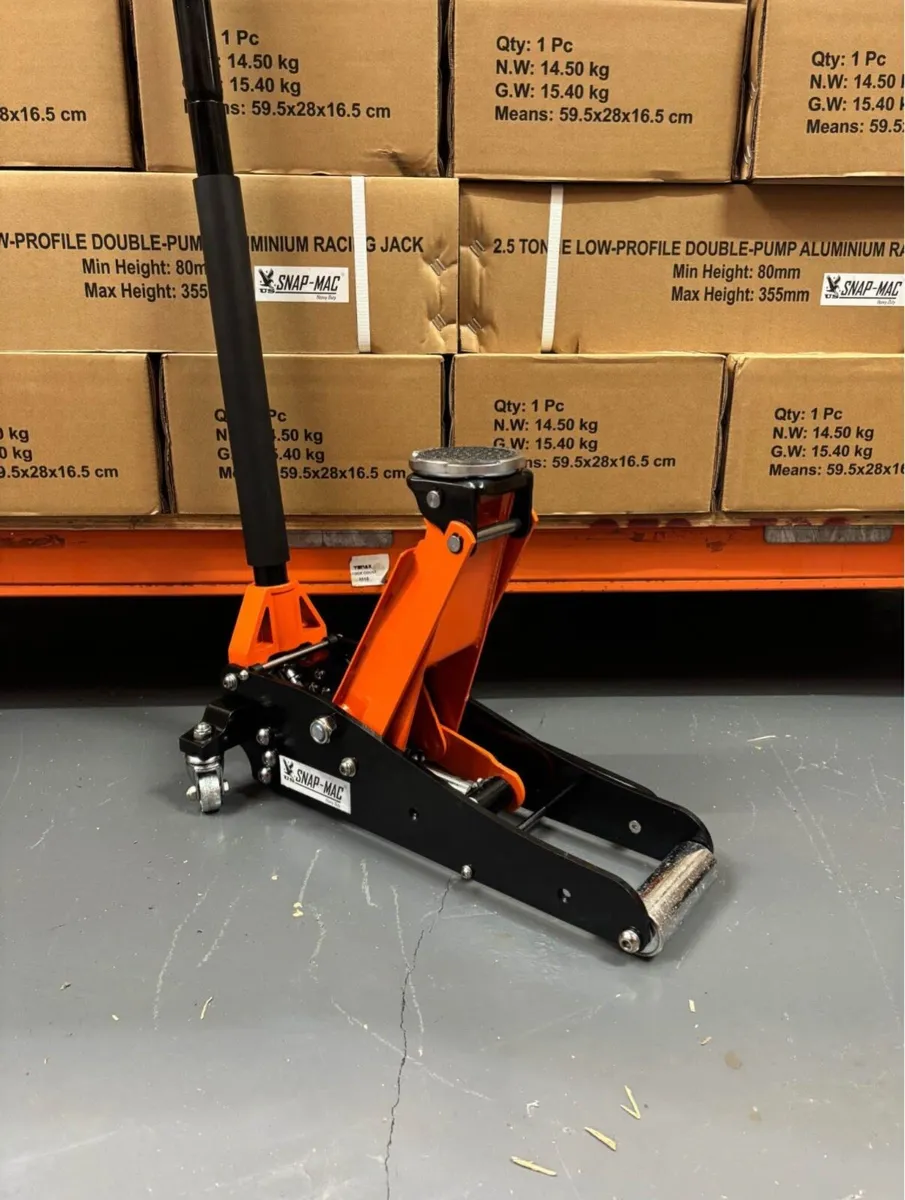 NEW ROCKET LIFT 2.5 ton LOW PROFILE TROLLEY JACK - Image 3