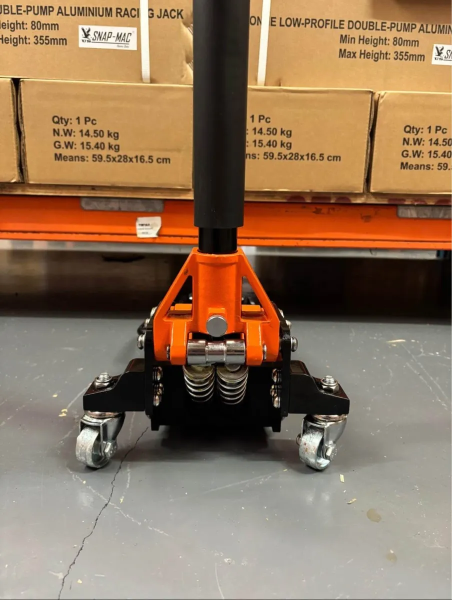 NEW ROCKET LIFT 2.5 ton LOW PROFILE TROLLEY JACK - Image 4