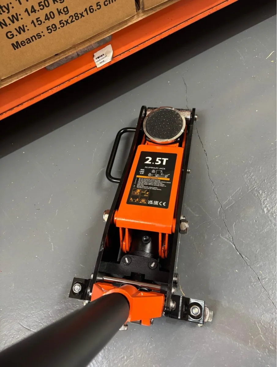 NEW ROCKET LIFT 2.5 ton LOW PROFILE TROLLEY JACK - Image 2