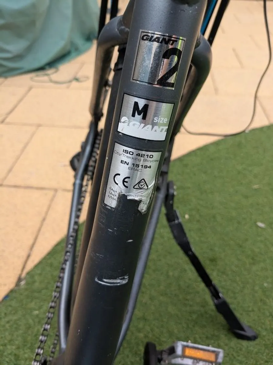 Giant  Hybrid e bike - Image 4