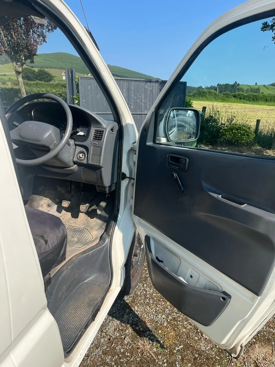 Toyota Hiace - Image 4