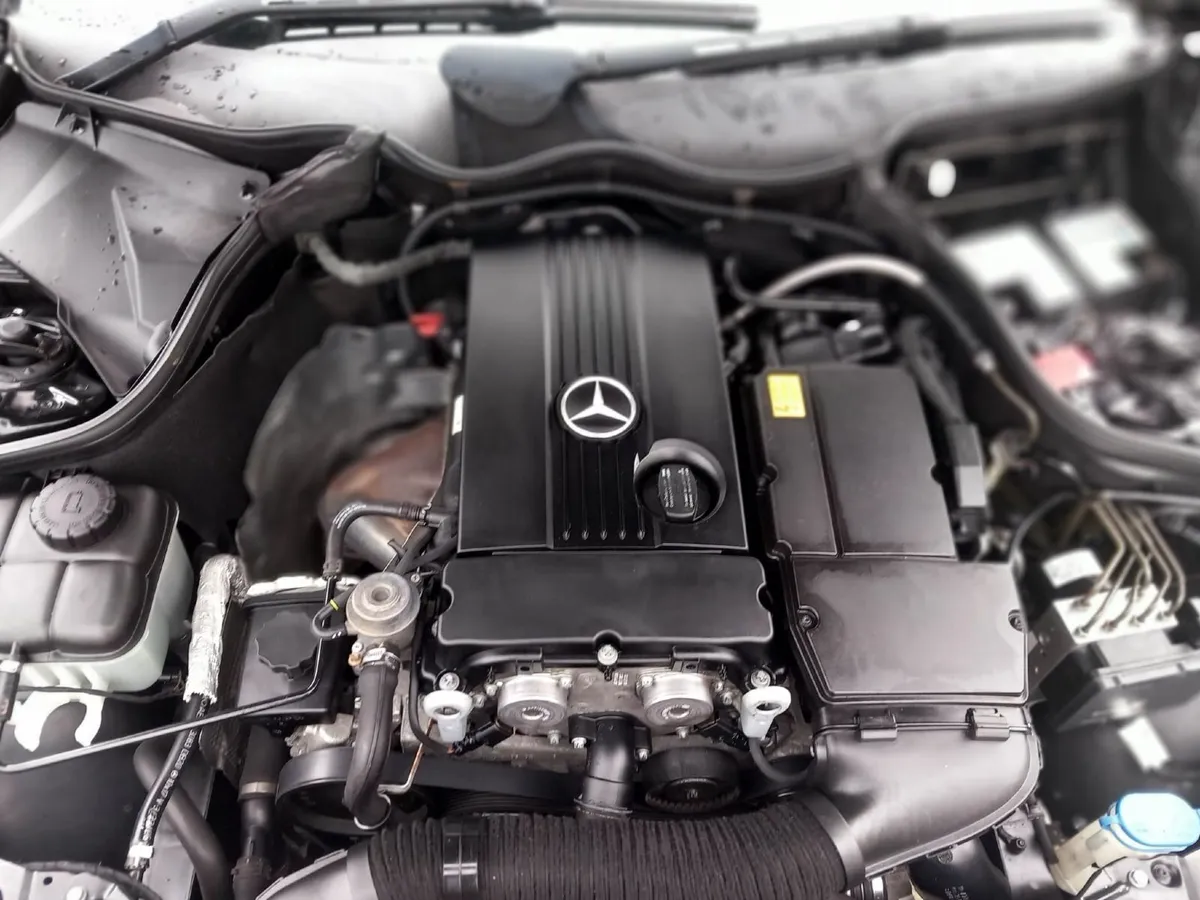 Mercedes-Benz C-Class 2005 - Image 3