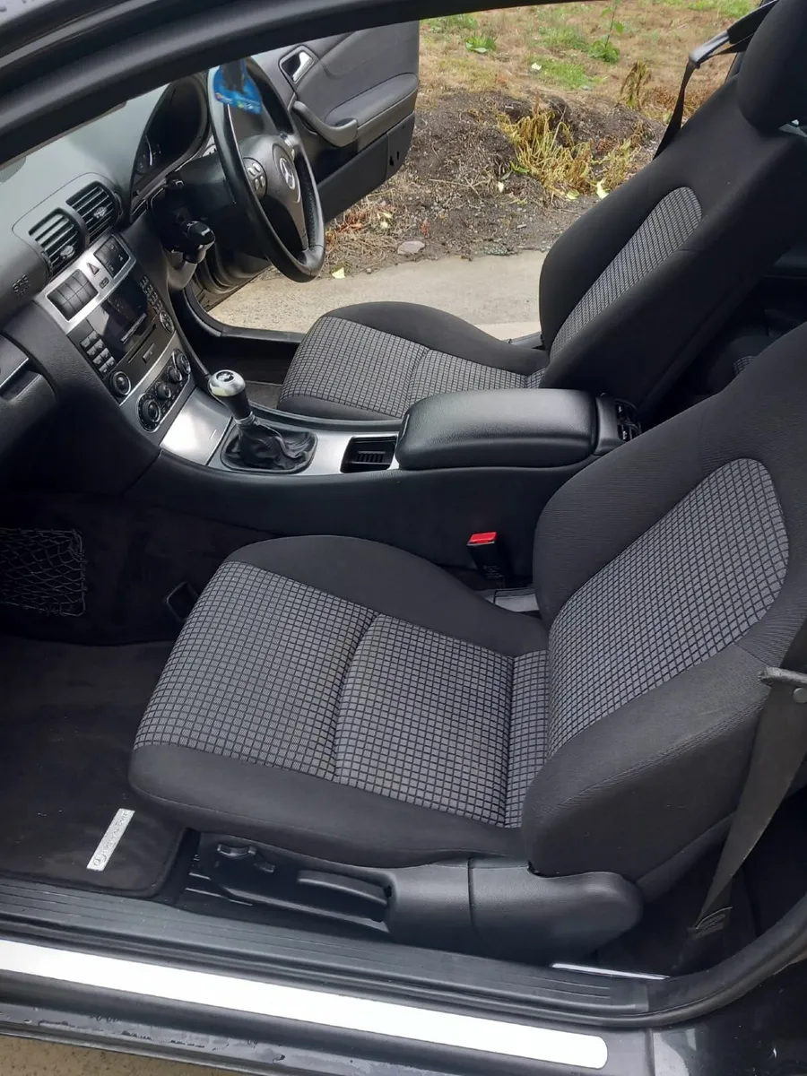 Mercedes-Benz C-Class 2005 - Image 4