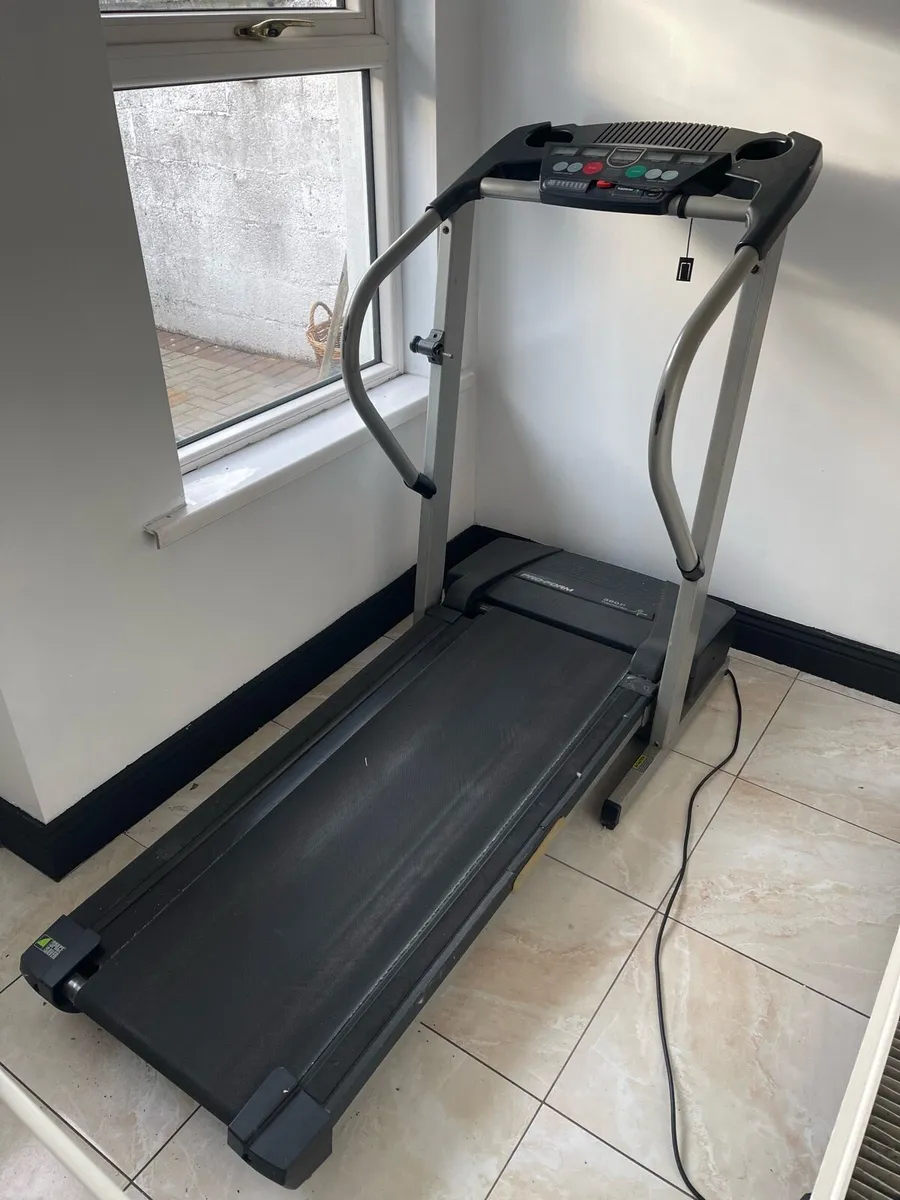 Treadmill - fully functioning incline and speed - Image 1