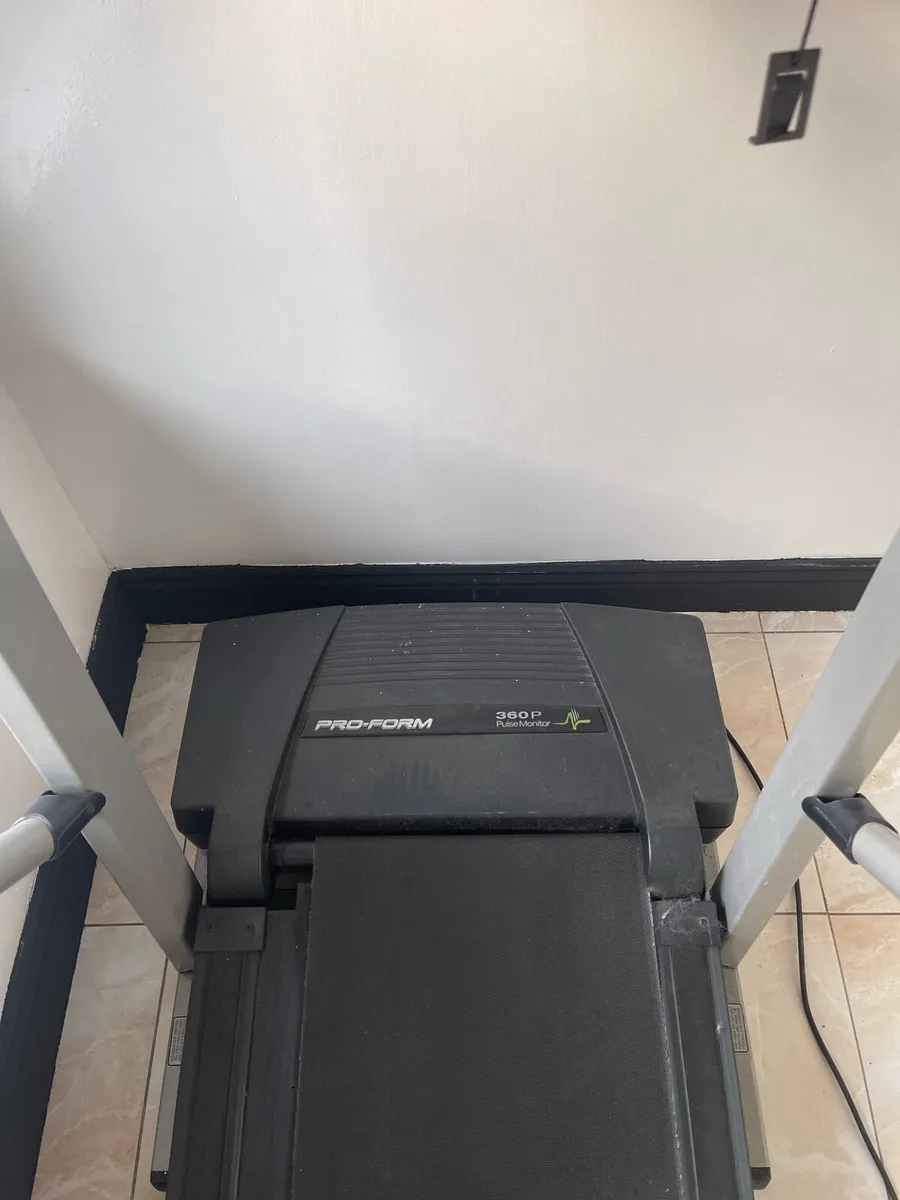 Treadmill - fully functioning incline and speed - Image 2