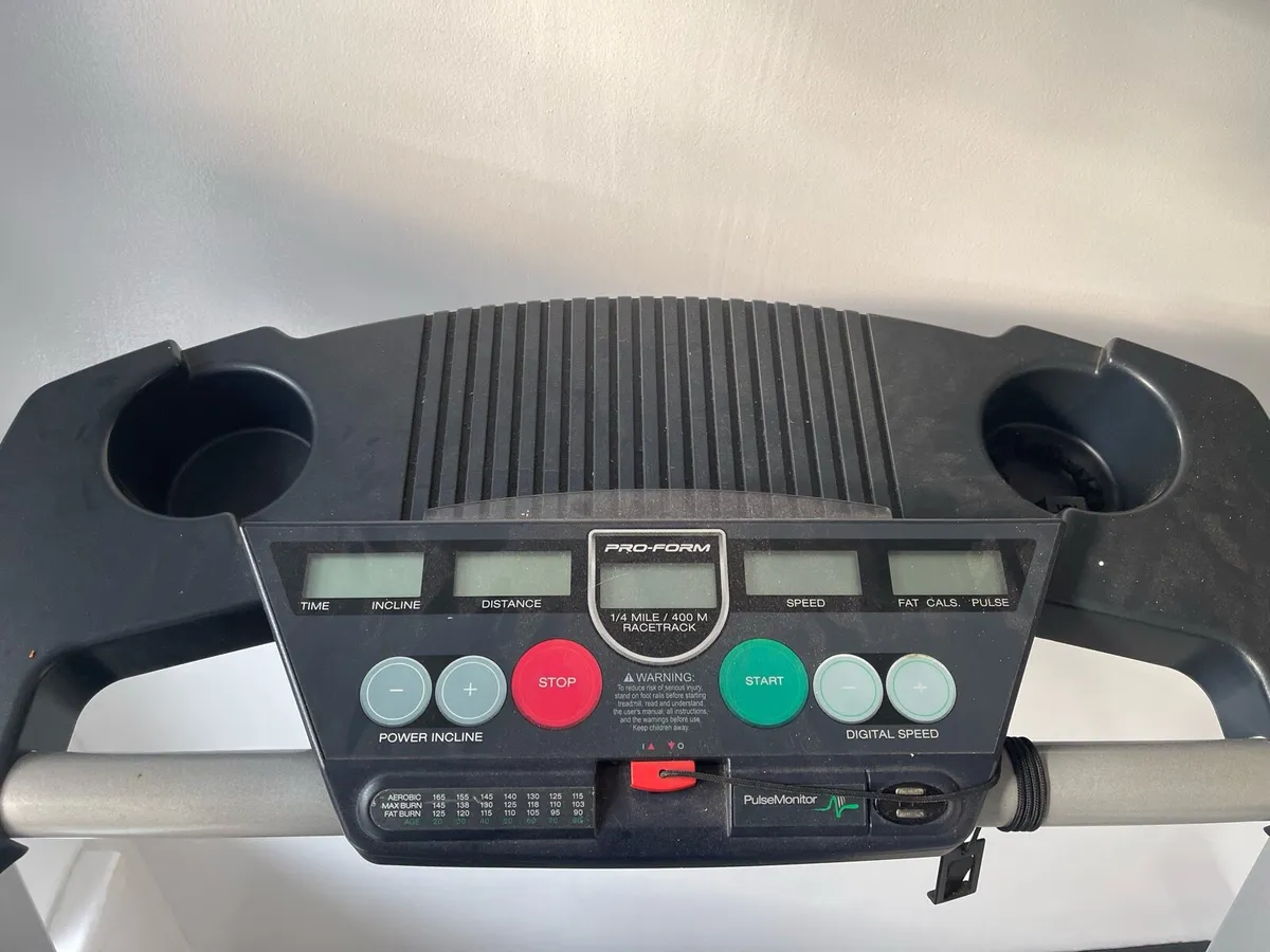 Treadmill - fully functioning incline and speed - Image 3